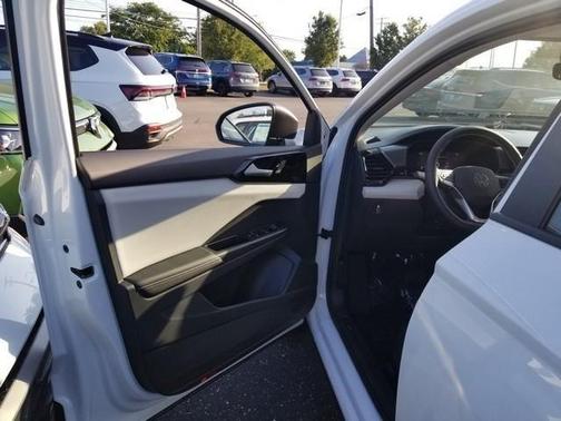 2025 Volkswagen Taos 1.5T S