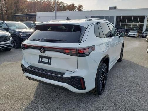 2026 Volkswagen Tiguan 2.0T SEL R-Line