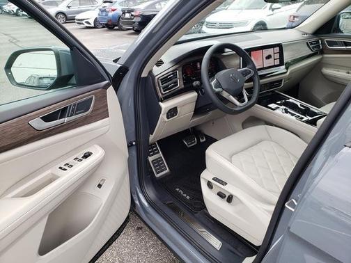 2025 Volkswagen Atlas 2.0T SEL Premium R-Line