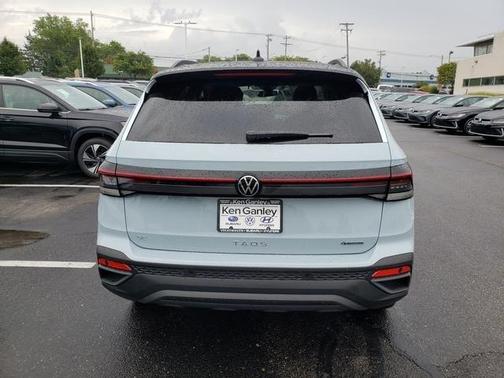 2025 Volkswagen Taos 1.5T SE Black