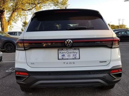 2025 Volkswagen Taos 1.5T SE Black