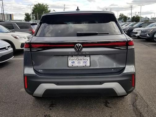 2025 Volkswagen Tiguan 2.0T SE