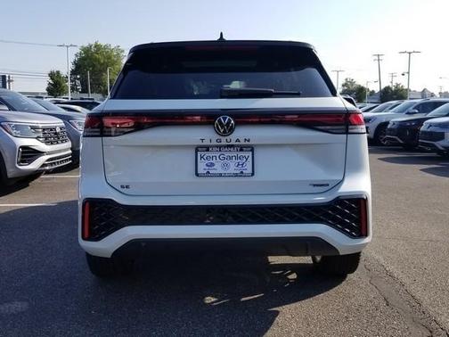 2025 Volkswagen Tiguan 2.0T SE R-Line Black