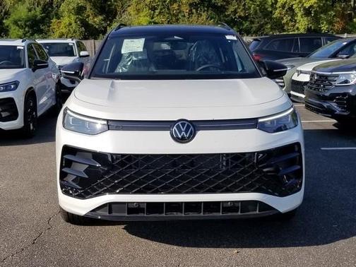 2025 Volkswagen Tiguan 2.0T SE R-Line Black