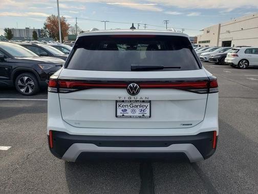 2025 Volkswagen Tiguan 2.0T SE