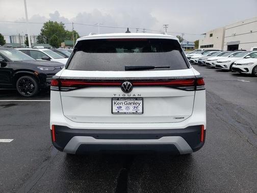 2025 Volkswagen Tiguan 2.0T SE