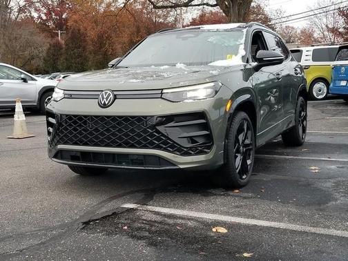 2025 Volkswagen Tiguan 2.0T SE R-Line Black