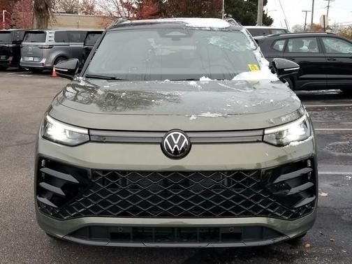 2025 Volkswagen Tiguan 2.0T SE R-Line Black