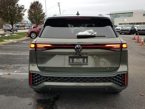 2025 Volkswagen Tiguan 2.0T SE R-Line Black