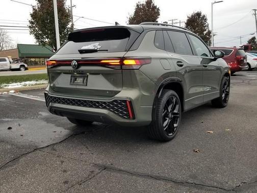 2025 Volkswagen Tiguan 2.0T SE R-Line Black