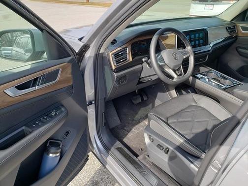 2025 Volkswagen Atlas 2.0T SE