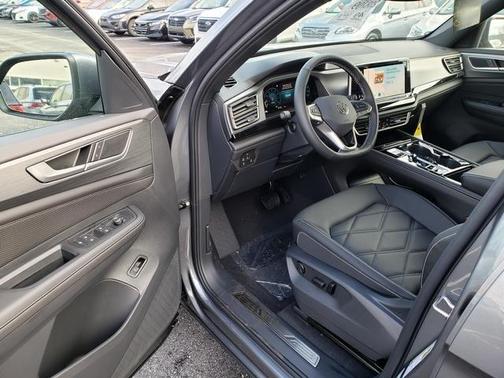 2025 Volkswagen Atlas Cross Sport 2.0T SE w/Technology