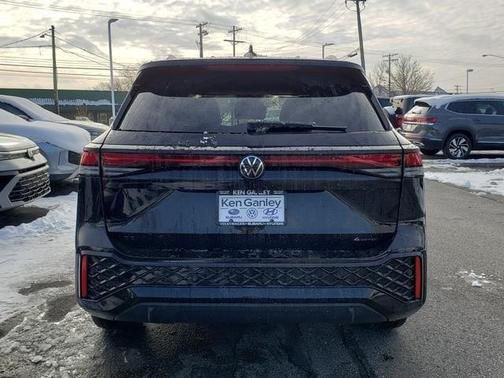 2026 Volkswagen Tiguan 2.0T SE R-Line Black