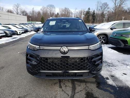 2026 Volkswagen Tiguan 2.0T SE R-Line Black