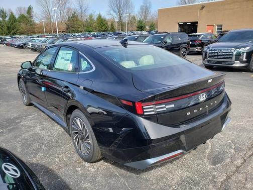 2025 Hyundai SONATA Hybrid SEL