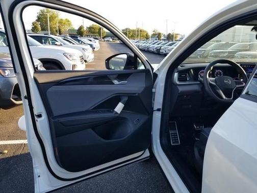 2025 Volkswagen Tiguan 2.0T SE R-Line Black