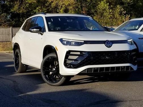 2025 Volkswagen Tiguan 2.0T SE R-Line Black