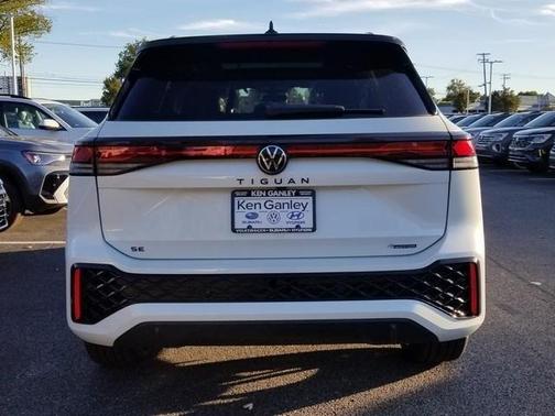 2025 Volkswagen Tiguan 2.0T SE R-Line Black