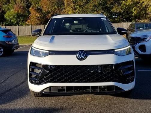 2025 Volkswagen Tiguan 2.0T SE R-Line Black
