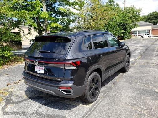 2025 Volkswagen Taos 1.5T SE Black