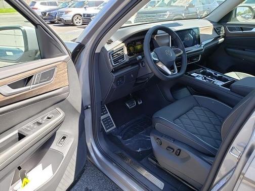 2025 Volkswagen Atlas 2.0T SEL Premium R-Line