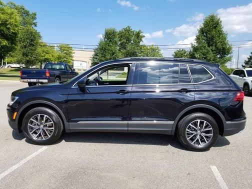 Photo 4 of 27 of 2020 Volkswagen Tiguan 2.0T SE