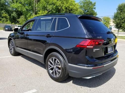 Photo 5 of 27 of 2020 Volkswagen Tiguan 2.0T SE