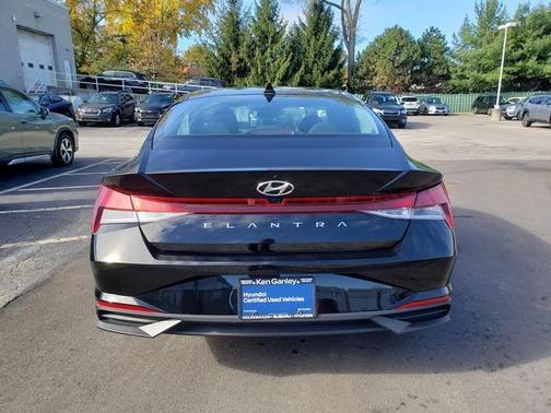 2023 Hyundai ELANTRA SEL