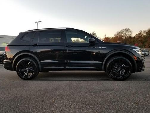 2023 Volkswagen Tiguan 2.0T SE R-Line Black