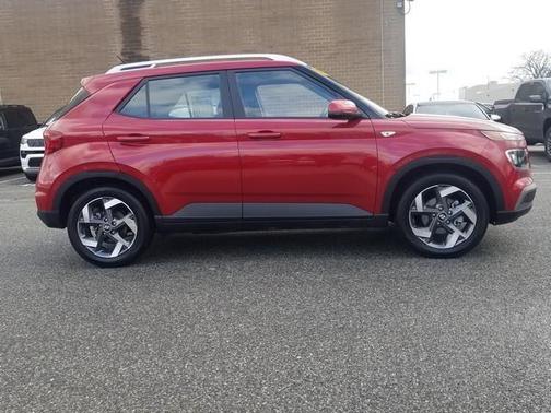 2023 Hyundai VENUE SEL