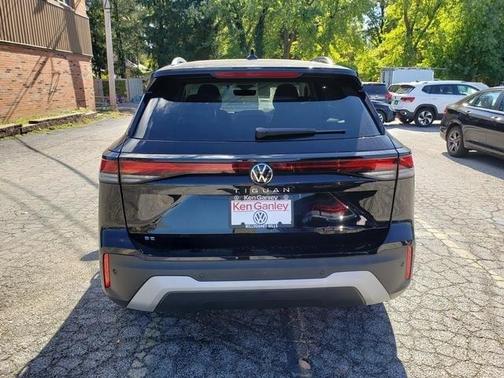 2025 Volkswagen Tiguan 2.0T SE