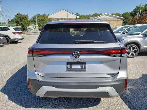 2025 Volkswagen Tiguan 2.0T SE