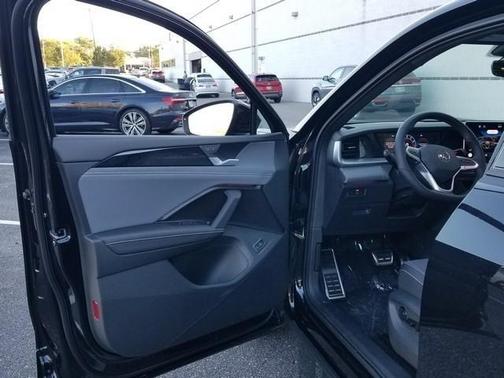 2025 Volkswagen Tiguan 2.0T SE R-Line Black
