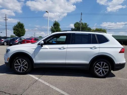 Photo 4 of 27 of 2020 Volkswagen Tiguan 2.0T SE