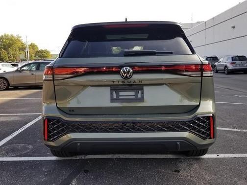 2025 Volkswagen Tiguan 2.0T SE R-Line Black