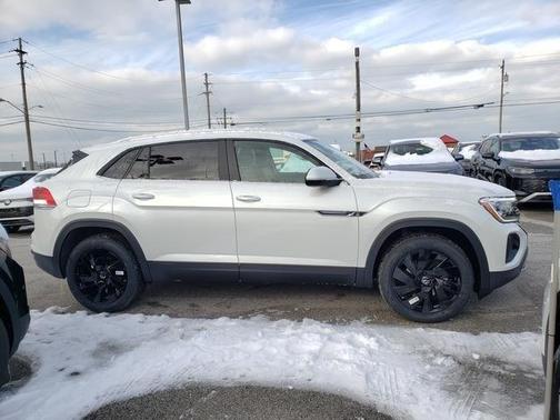 2026 Volkswagen Atlas Cross Sport 2.0T SE