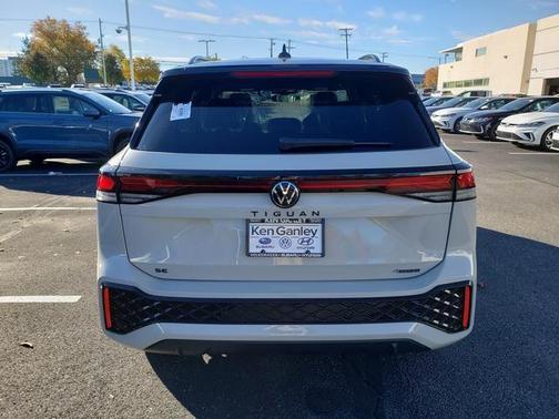 2026 Volkswagen Tiguan 2.0T SE R-Line Black