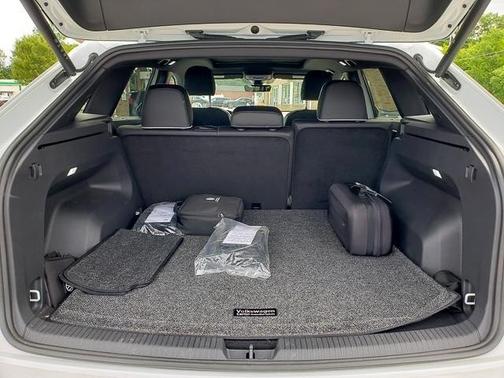 2025 Volkswagen Atlas Cross Sport 2.0T SEL Premium R-Line
