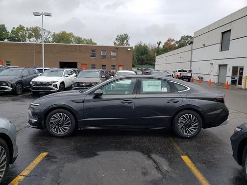 2025 Hyundai SONATA Hybrid Limited