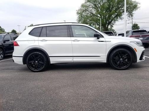 2022 Volkswagen Tiguan 2.0T SE R-Line Black