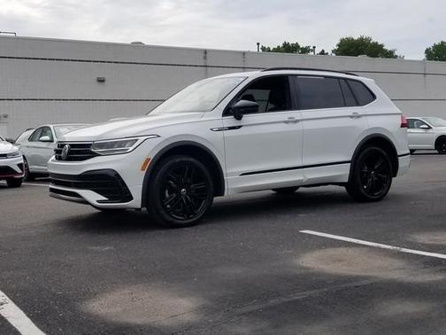 2022 Volkswagen Tiguan 2.0T SE R-Line Black