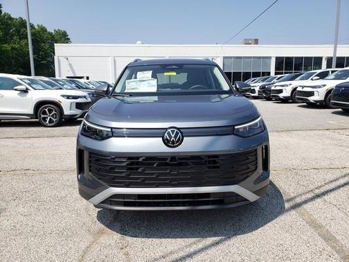 2025 Volkswagen Tiguan 2.0T SE