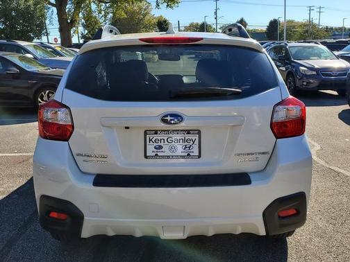 Crystal White Pearl 2016 Subaru Crosstrek 2.0i Limited