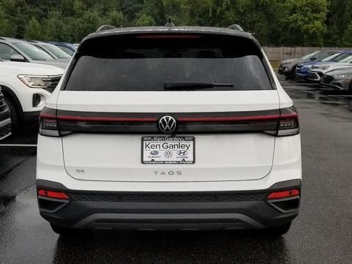 2025 Volkswagen Taos 1.5T SE Black