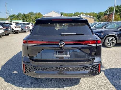 2025 Volkswagen Tiguan 2.0T SE R-Line Black