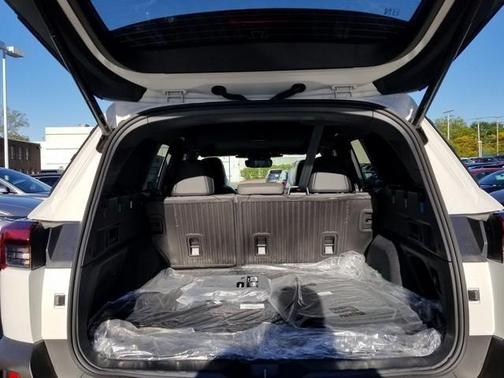 Crystal White Pearl 2026 Subaru Outback Limited XT