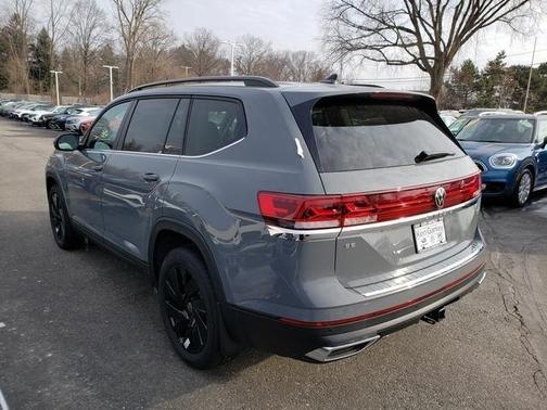 2025 Volkswagen Atlas 2.0T SE