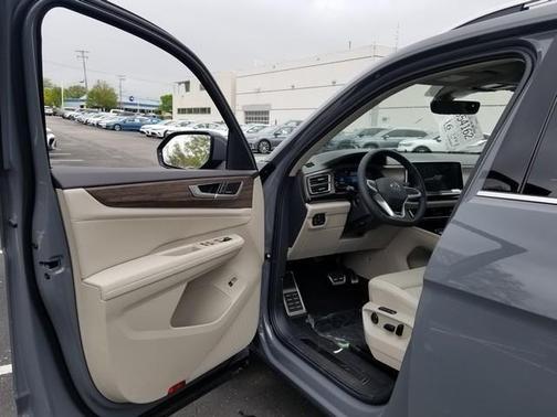2025 Volkswagen Atlas 2.0T SEL Premium R-Line