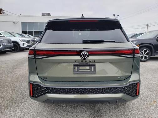 2026 Volkswagen Tiguan 2.0T SE R-Line Black