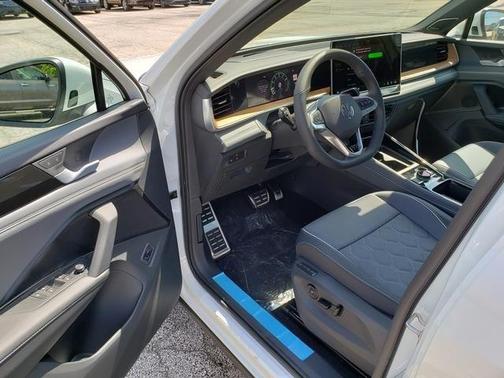 2025 Volkswagen Tiguan 2.0T SEL R-Line